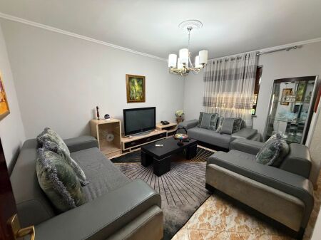 Shitet Apartament 2+1 me Post Parkimi dhe Dyqan – Zona e Ish Parkut të Autobuzave, Tiranë