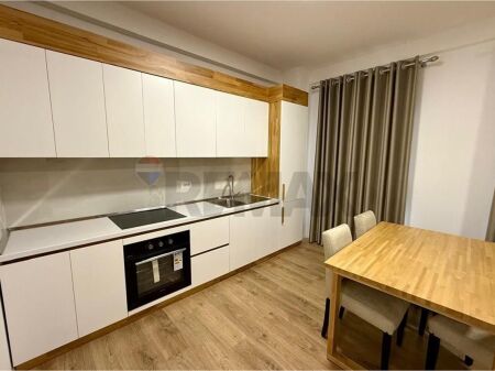 Apartament 2+1+2  Për Qira - Rruga Xhanfize Keko, Tiranë