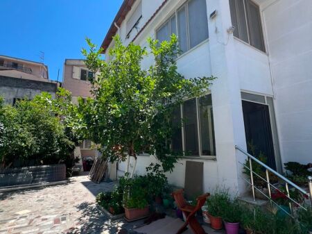 Shitet Shtëpi Private 3-Katëshe pranë Muzeumit – Durrës