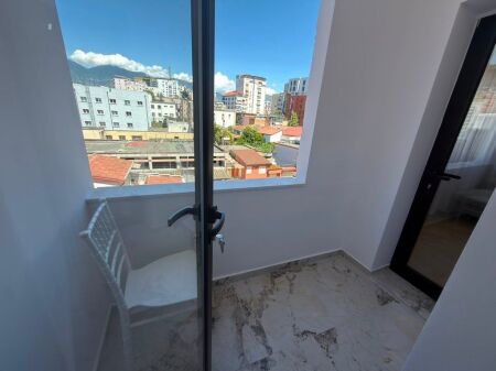 SHESIM APARTAMENT 1+1 PRANE STACIONIT TE TRENIT