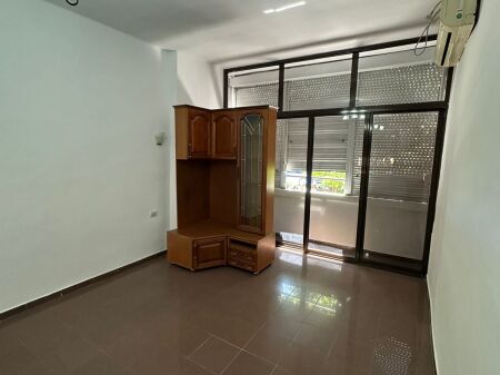 LOCALE COMMERCIALE IN AFFITTO – STRADA DI DURRËS, TIRANA