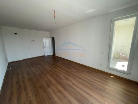 Shitet, Apartament 2+1+ Depo, Kamez, Tirane . Empire71306