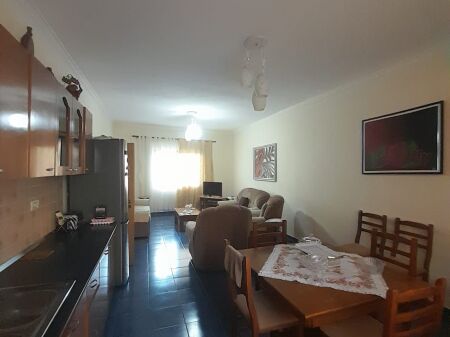 Qera | Shtëpi private 2 + 1 | Rruga Xhanfize Keko | 500 €/muaj