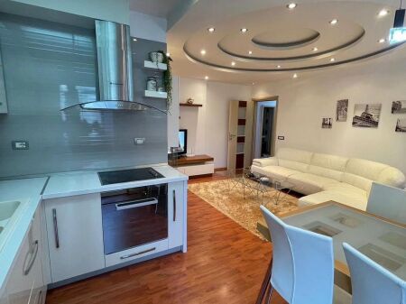 Shitet apartament 1+1 ne Durres , Plepat , prane Hotel Majestic !