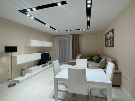 Jepet apartament 3+1+2 Poste Parkimi me qira tek Rezidenca Nova , Kodra e Diellit