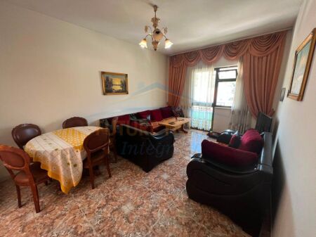 In vendita, Casa privata su 3 piani+Terreno, Ex Mercato Elettrico, Tirana.