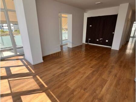Qera, Apartament 3+1+2, Komuna Parisit Kika 2
