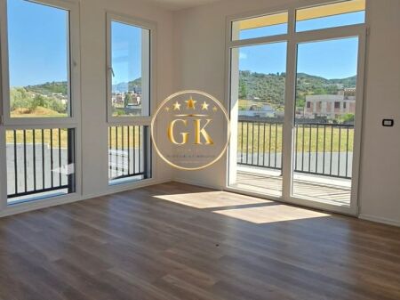 🏡 SHITET APARTAMENT 2+1+1 GARAZHD – SAUK I VJETER
