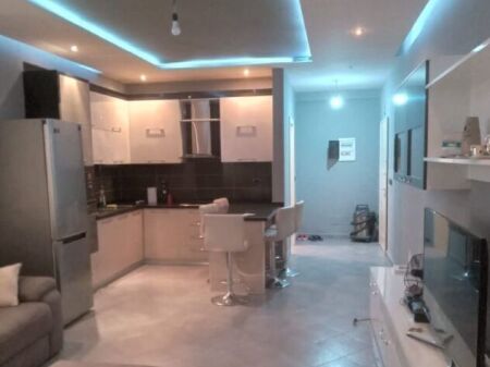 Apartament 2+1 me qira tek “Bar Artisti”, Astir