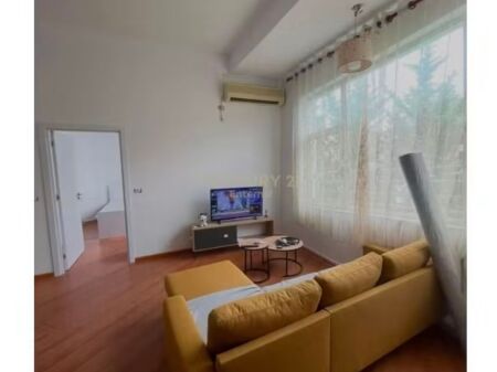 1+1,te kopshti zologjik,450 euro me wifi te perfshire
