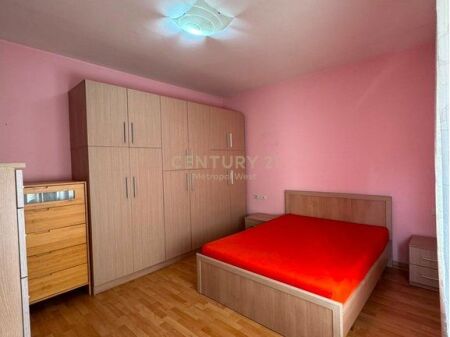 Jepet me qira apartament 1+1 pranë ATSH, Pazari i Ri.