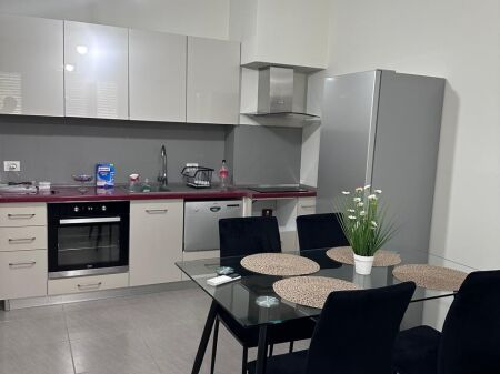 For Rent Apartment 1+1 Paris Commune 4th floor without elevator 55,000 lek