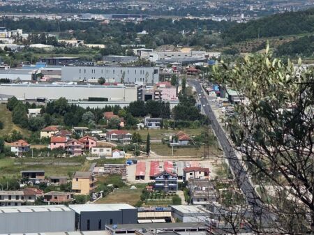 SHITET TOKE PREMIUM NE VORE,PAK METRA LARG AUTOSTRADES TIRANE-DURRES