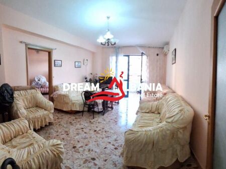 Shitet Apartament 1+1 në Rrugën e Elbasanit prane deges se thesarit ( 4119480)
