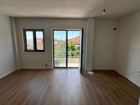  Appartamento 1+1 in Vendita – Quartiere 2, Korçë