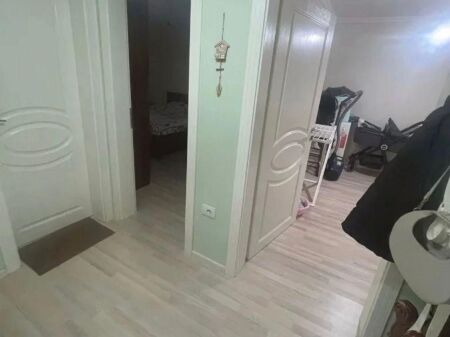 🏢Tek Shkolla“Mihal Grameno”jepet me qera apartament i pershtatur ne 2+1,i mobiluar  50,000 Lek(i diskutueshem)