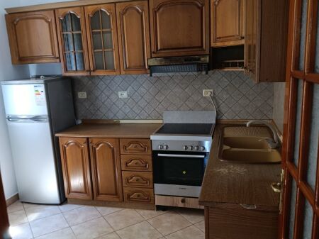 Affitto | Shtëpi private 2 + 1 | Rruga Njazi Meka | 450 €/mese