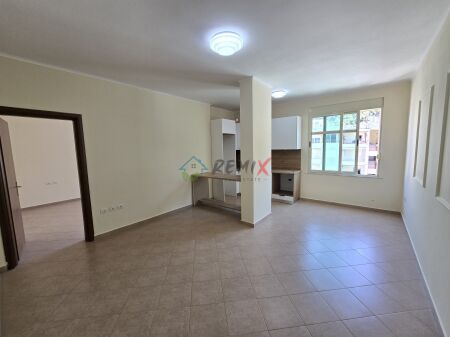 SHITET APARTAMENT 1+1 – SHKËMBI I KAVAJËS, PRANË HOTEL LEONARDO