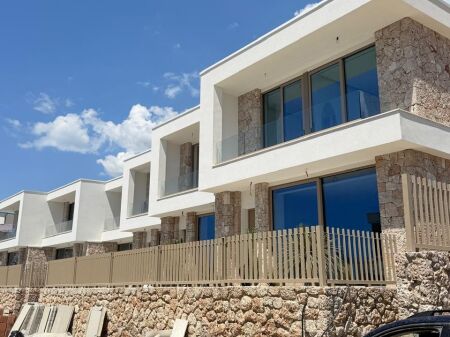VILLA SU DUE PIANI IN VENDITA A DRIMADHE