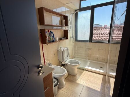 Jepet me qera apartament ne qender