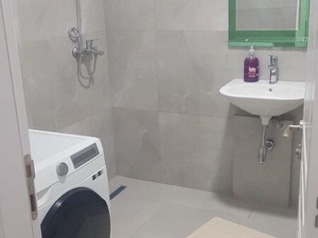 JAPIM ME QIRA APARTAMENT 2+1+2+ POST PARKIMI, TEK ASL (SPITALET)
