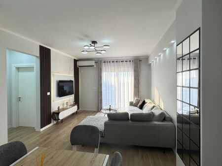 Apartment 2+1 for sale in Kamez/ Donald Trump Boulevard