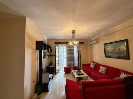 Unaza e Re, apartament 2+1+2 me qera