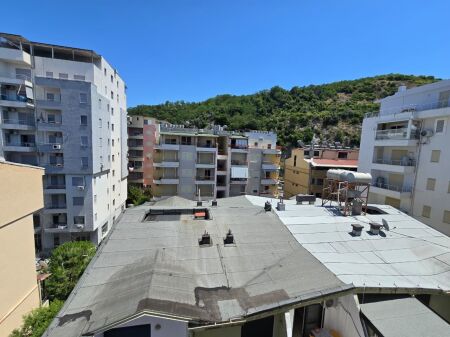  Shitet Apartament 1+1 tek Shkëmbi i Kavajës, Durrës – Vetëm 70 m nga Deti