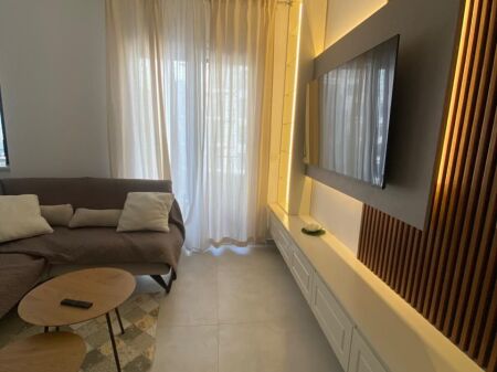 🏡 Apartament 2+1+2 me Qira – Pazari i Ri, pranë Shkollës së Kuqe ✨
