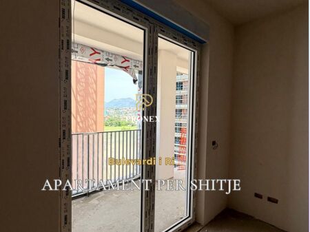 Shitet apartament 1+1 tek Bulevardi i Ri
