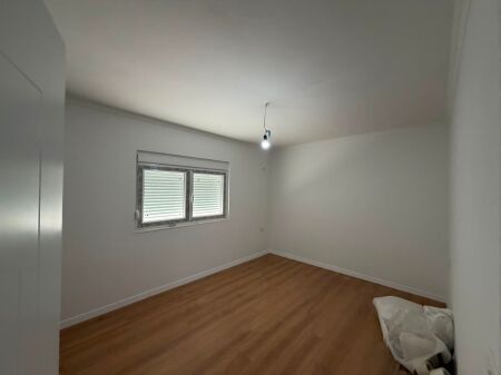 Shitet Apartament 2+1  te Stadiumi