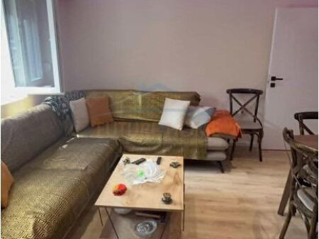 Shitet, Apartament 1+1 Kombinat, Tirane.