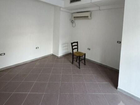 Business premises for rent on Myslym Shyri Street, near Momo Crepes.