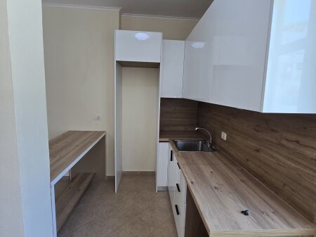 Shitet Apartament 1+1 te Shkembi Kavajes