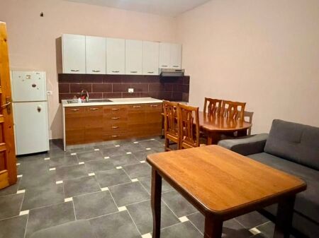 Affittasi casa 1+1 arredata nella zona di Porcelani Via Sadik Petrela, Tirana