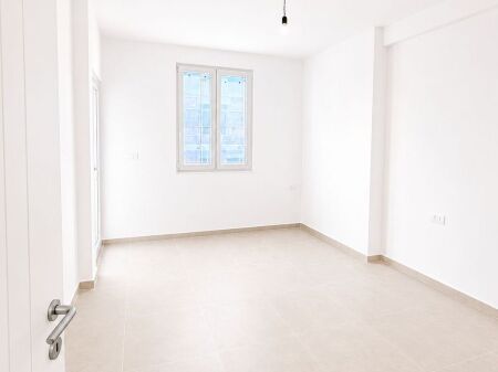  Apartament 1+1 për Shitje – Pranë Detit, Golem