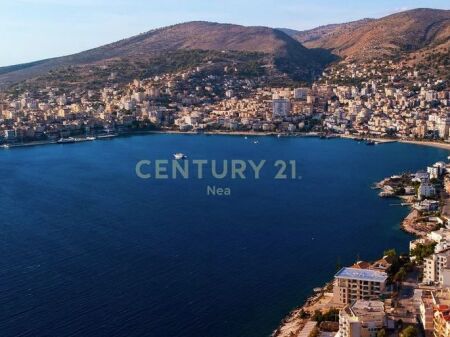 Në shitje – Godinë 3-katëshe në hyrje të Sarandës - 1km nga qendra !