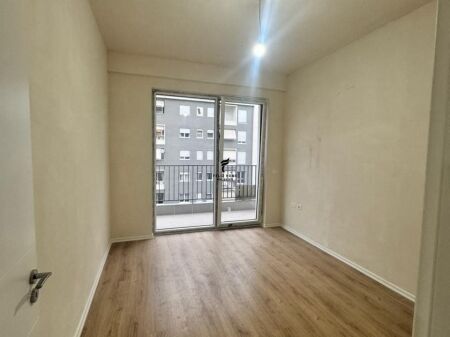 SHITET APARTAMENT 3+1+2+DEPO KOMUNA E PARISIT 375.000 EURO FH-83433
