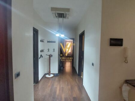 JEPET ZYRE 145 M2 ME QERA TE SHESHI WILLSON 1.800 EURO