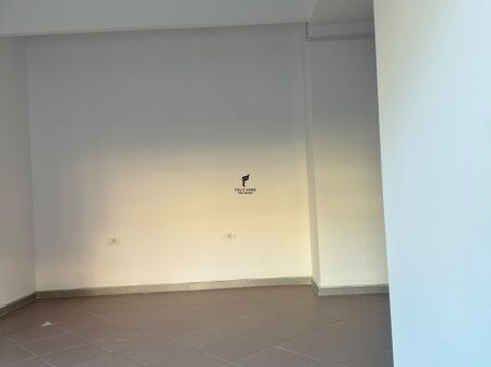 DYQAN ME QERA 20 M2 MYSLYM SHYRI 40.000 LEKE FH-83402