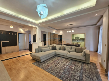 Shitet, Apartament 3+1+post parkimi, Myslym shyri, Tirane