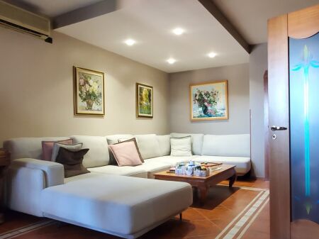 Shitet apartament 3+1 +2-Rruga Fortuzi