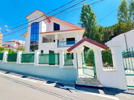 In vendita, Casa privata su 3 piani, Fresku