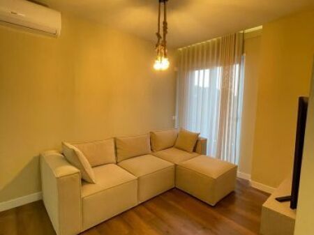 Jepet apartament luksoz 2+1 me qira ne Selite , tek Xhamia Selite .