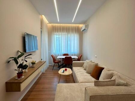 🏡 Shitet Apartament 1+1 – Rezidenca Henke Spitali Amerikan 3 prane Rrugës së Kavajës