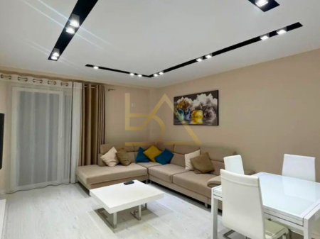 Appartamento 3+1+2 con 2 Posti Auto in Affitto – Residenza Nova, Collina del Sole, Tirana