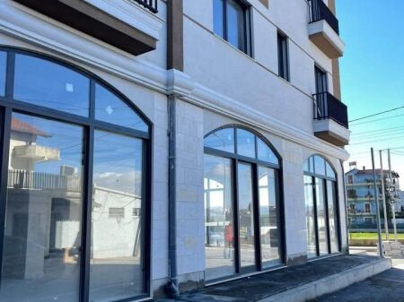 JEPET ME QERA AMBIENT KOMERCIAL 550m²– KAMEZ