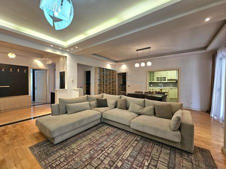 Shitet, Apartament 3+1+post parkimi, Myslym shyri, Tirane