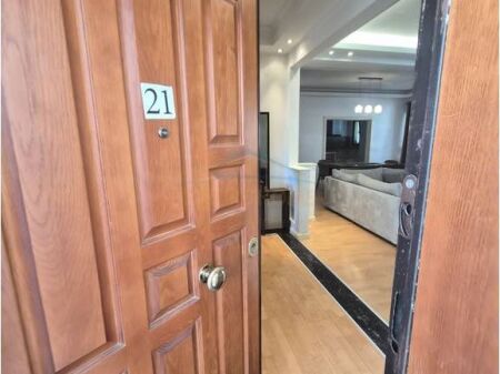 Shitet, Apartament 3+1+post parkimi, Myslym shyri, Tirane