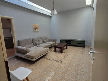 Apartament me qera 1+1 në qendër të Durrësit – Pranë Sheshit Pranvera